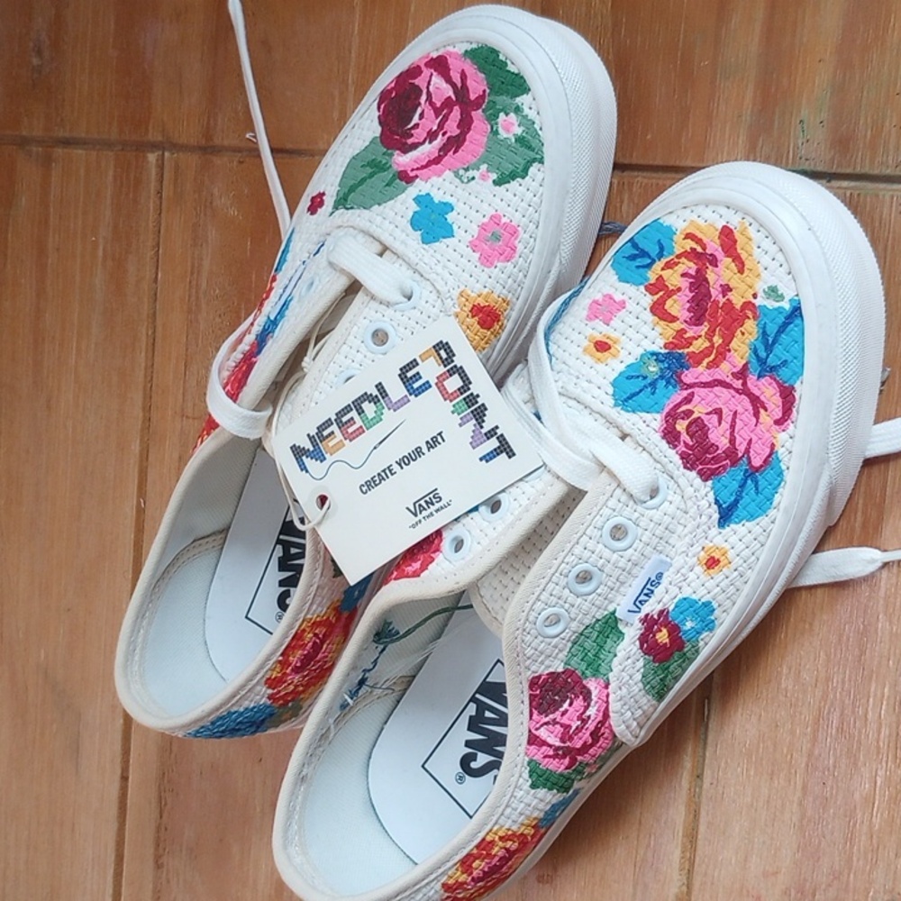 NWT Vans Women's 7.5 Authentic 44 DX Anaheim Factory Needlepoint Floral White